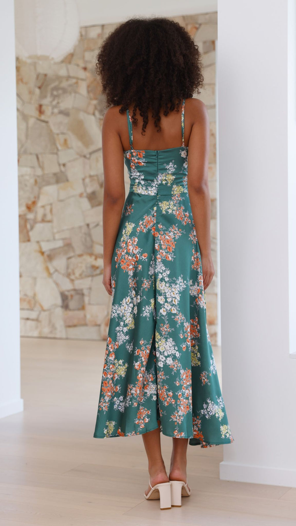 Flora | Vestido midi floral romántico